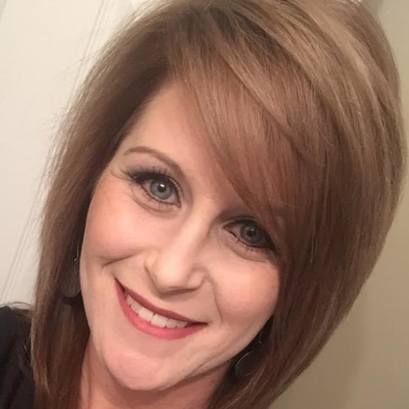 Meet your Posher, Alicia - Picture 2 of 2